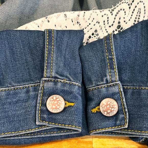 CAbi Dakota Denim Jacket w/ Detachable Lace Hem Small Stretch Jean Jacket - Picture 12 of 16